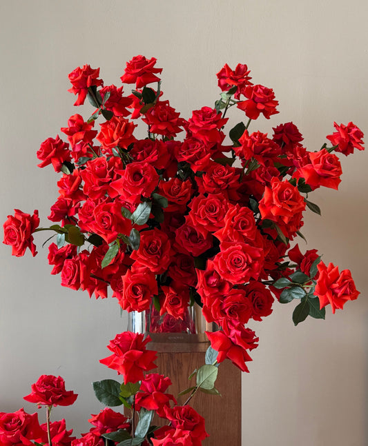 Red rose masterpiece (chrome vase)